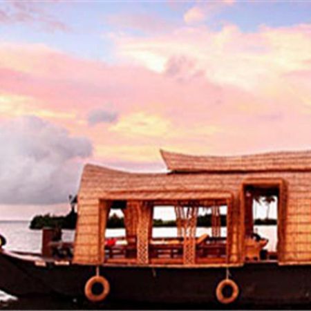 Hotel Marvel Cruise Alappuzha Esterno foto