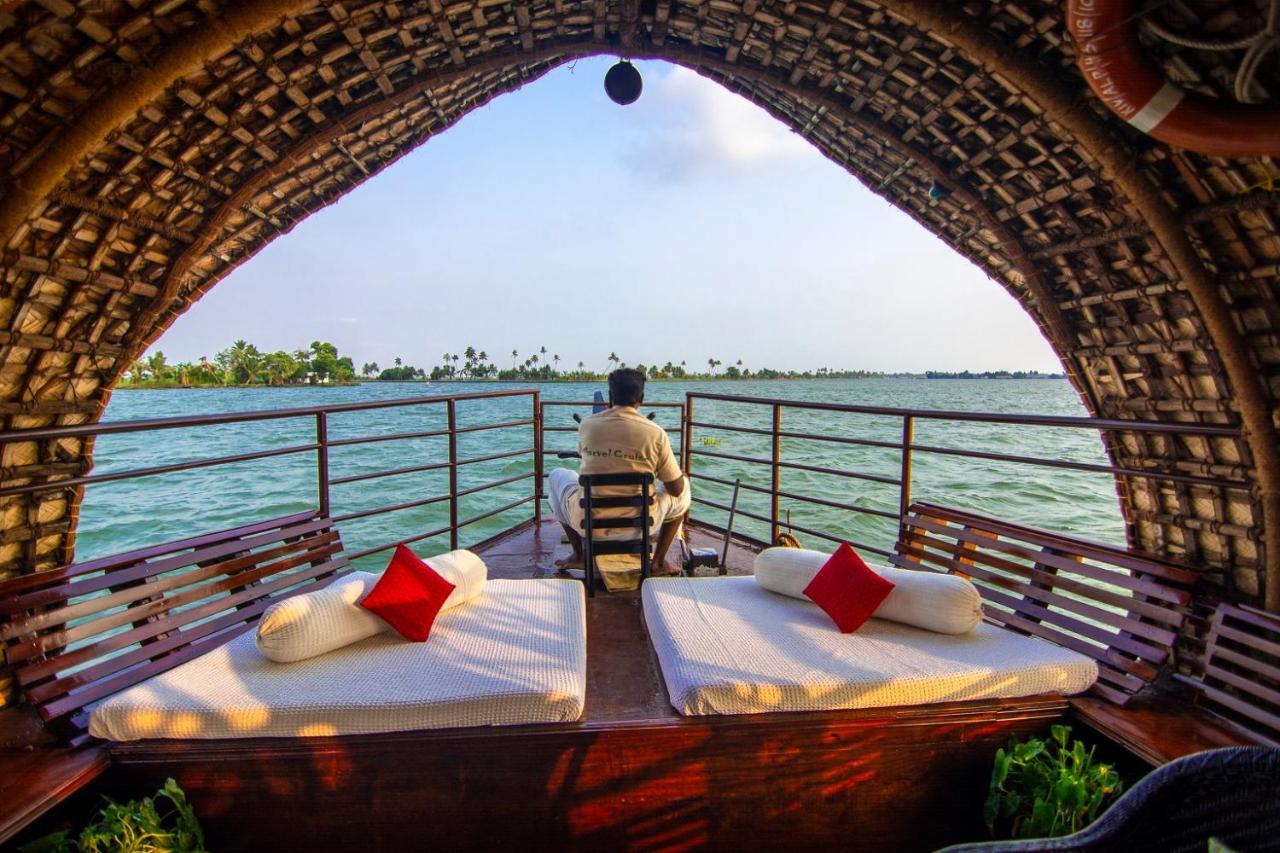 Hotel Marvel Cruise Alappuzha Esterno foto