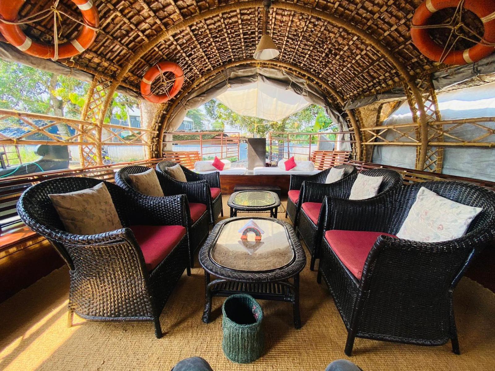 Hotel Marvel Cruise Alappuzha Esterno foto