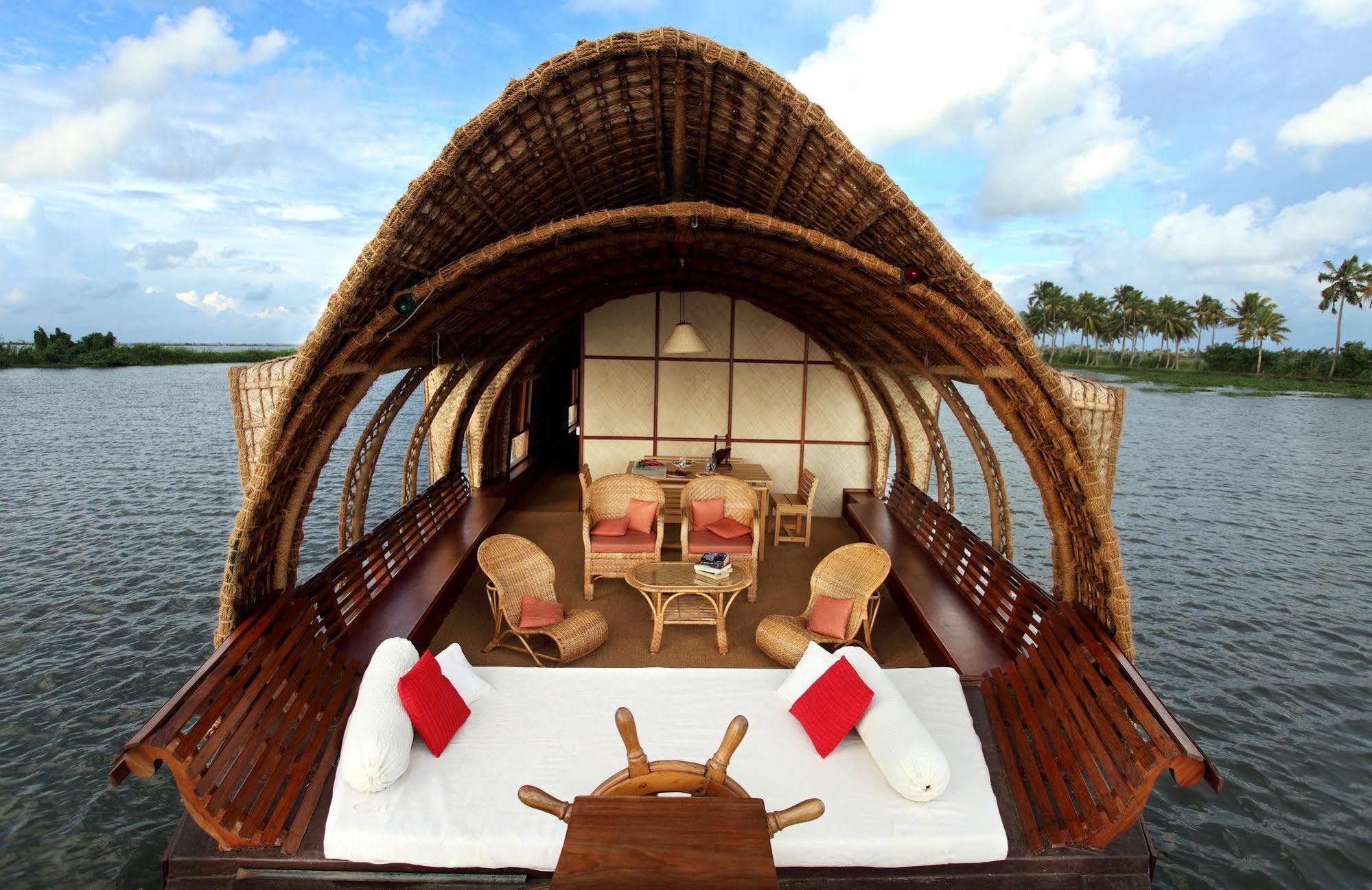 Hotel Marvel Cruise Alappuzha Esterno foto