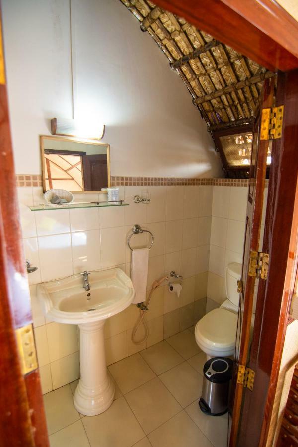 Hotel Marvel Cruise Alappuzha Esterno foto