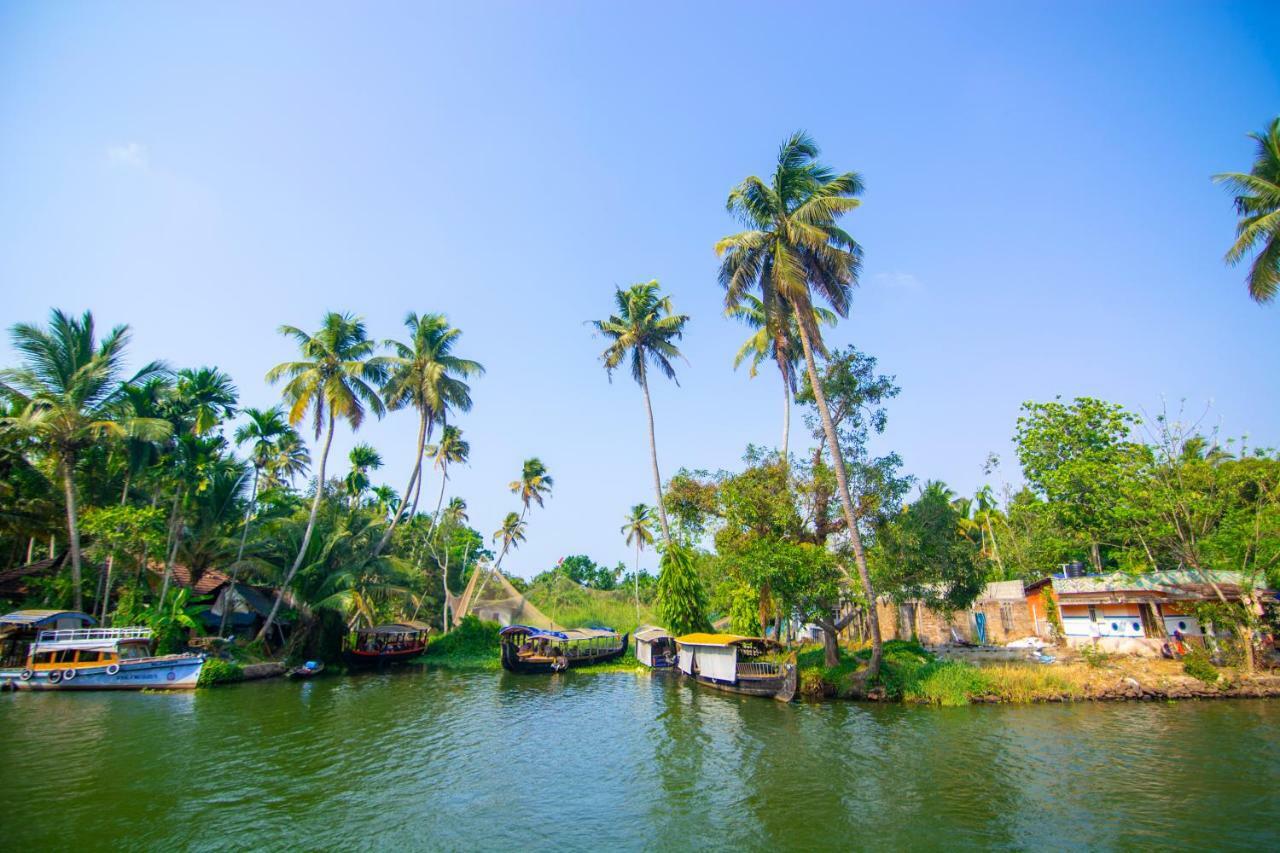 Hotel Marvel Cruise Alappuzha Esterno foto