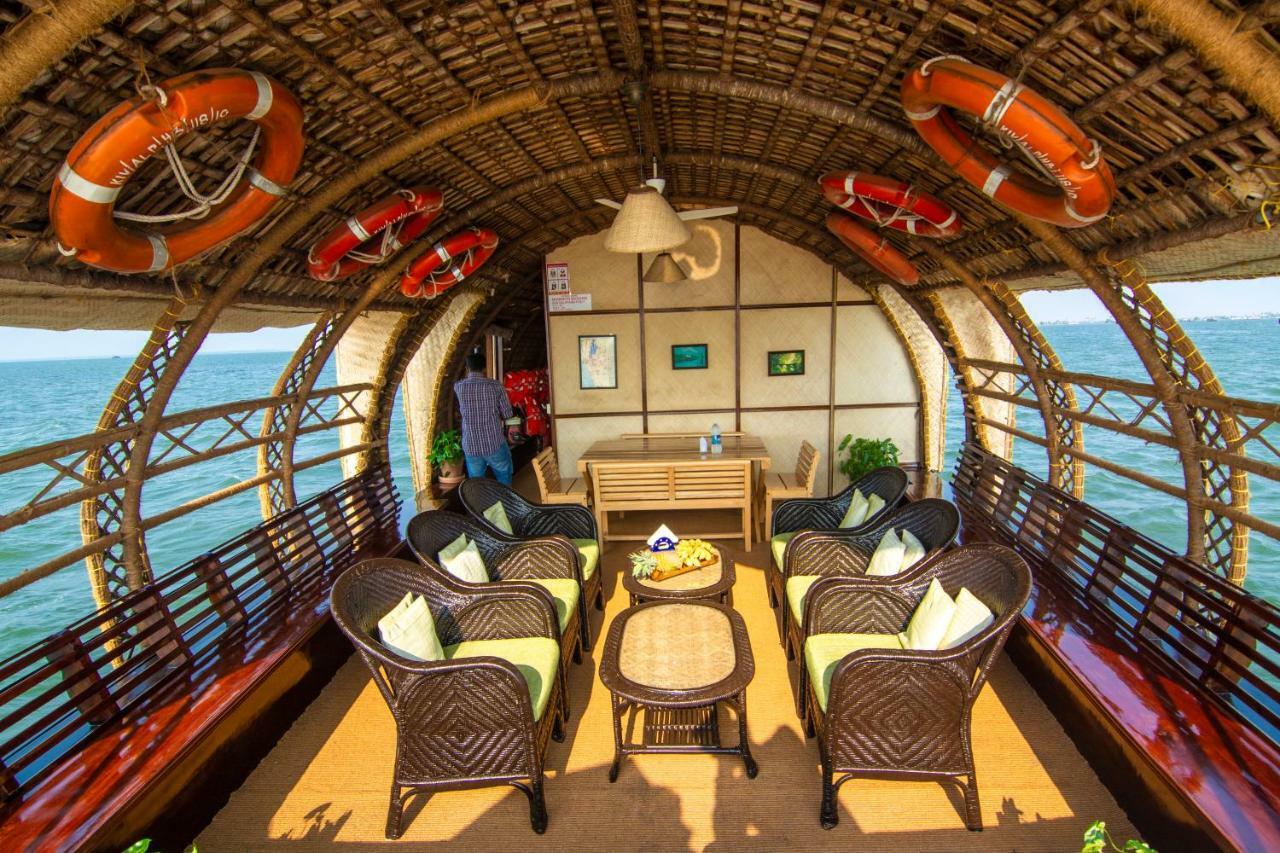 Hotel Marvel Cruise Alappuzha Esterno foto