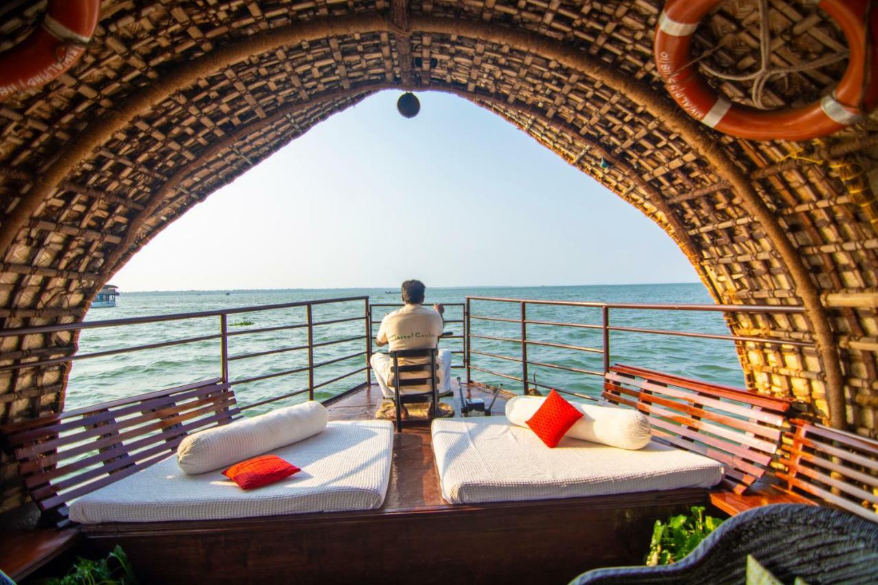 Hotel Marvel Cruise Alappuzha Esterno foto