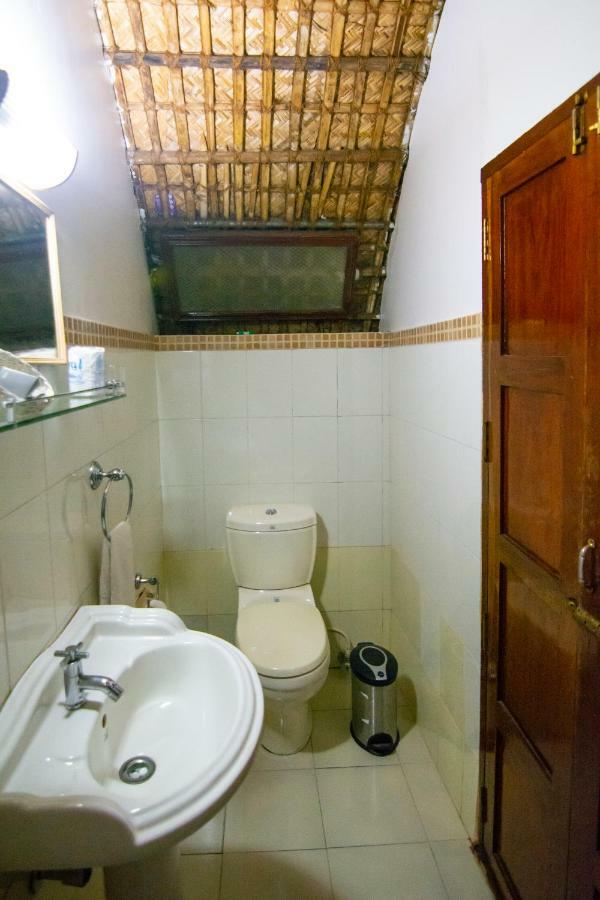 Hotel Marvel Cruise Alappuzha Esterno foto