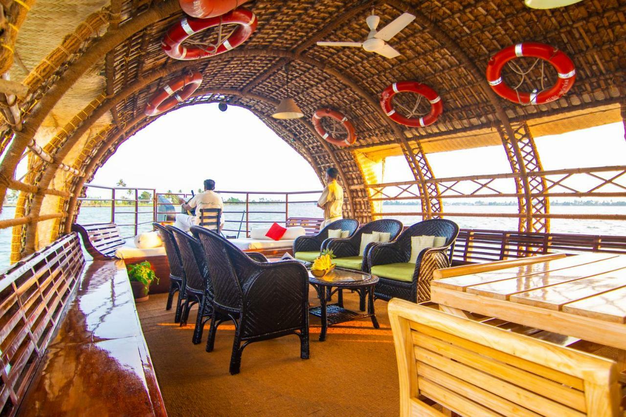 Hotel Marvel Cruise Alappuzha Esterno foto